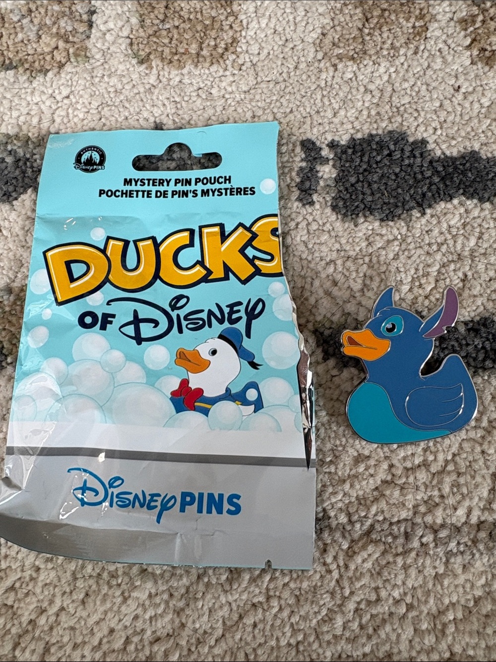 Ducks of Disney trading pin (Stitch) - Disney Parks item 🦆 (Brand New)